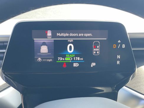 Certified 2025 Volkswagen ID. Buzz Pro S RWD image 18