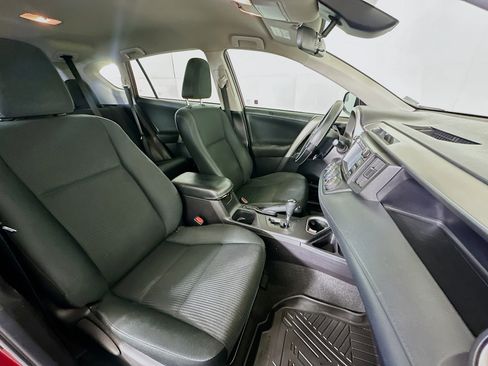 Used 2018 Toyota RAV4 LE w/ Carpet Mat Package AWD/4WD image 28