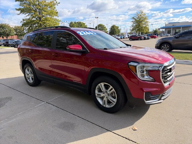 Used 2024 GMC Terrain SLE w/ Driver Convenience Package FWD image 7