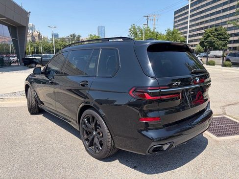 Used 2023 BMW X7 xDrive40i w/ M Sport Package AWD/4WD image 3