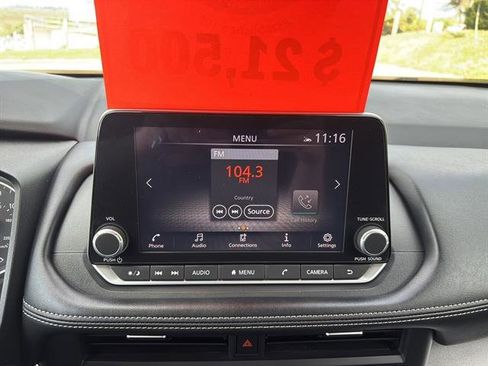 Used 2024 Nissan Rogue SV image 22