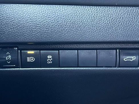 Certified 2021 Toyota Venza LE w/ Carpet Mat Package (TMS) AWD/4WD image 30