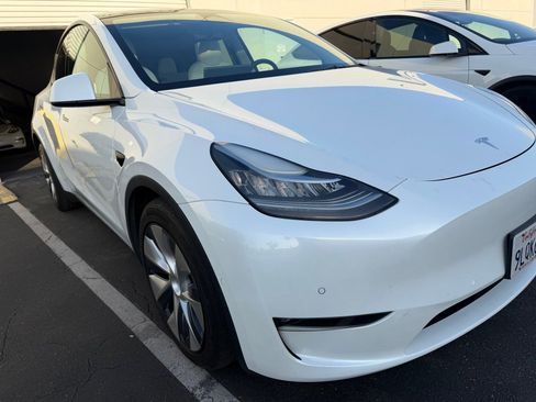 Used 2021 Tesla Model Y Long Range AWD/4WD image 7