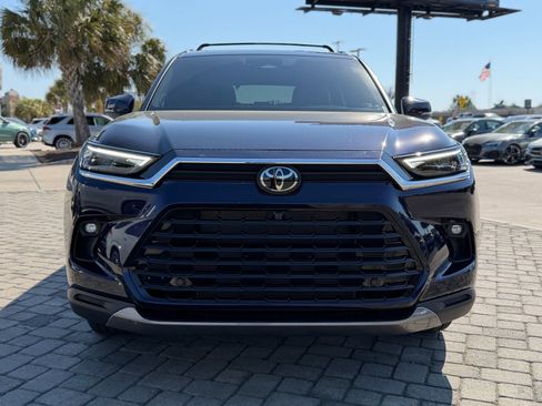 Used 2024 Toyota Grand Highlander AWD image 5