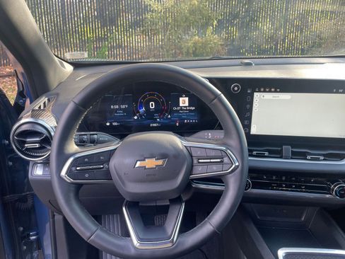 Used 2025 Chevrolet Equinox LT image 32