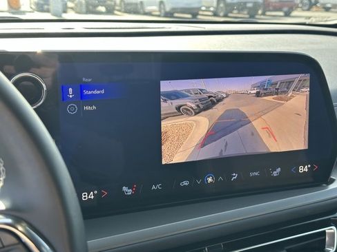 Used 2025 Chevrolet Traverse LT image 10