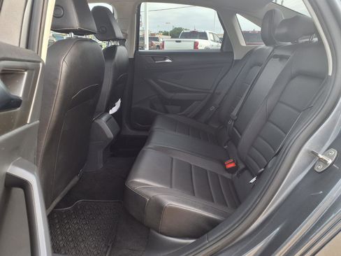 Used 2024 Volkswagen Jetta SE FWD image 25