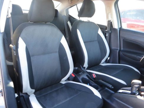 Used 2021 Nissan Versa SV image 41