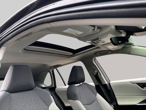 Used 2019 Toyota RAV4 XLE w/ Convenience Package image 20