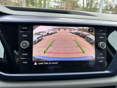 Used 2022 Volkswagen Taos SE image 16