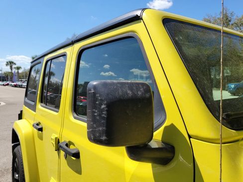 Used 2022 Jeep Wrangler Unlimited Sahara image 14