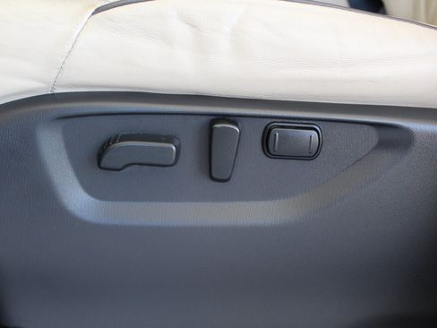 Used 2023 Nissan Armada Platinum w/ Captain's Chairs Package RWD image 60