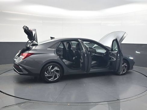 Used 2025 Hyundai Elantra Limited FWD image 39