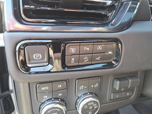 New 2026 GMC Yukon AT4 Ultimate w/ LPO, Floor Liner Package AWD/4WD image 15