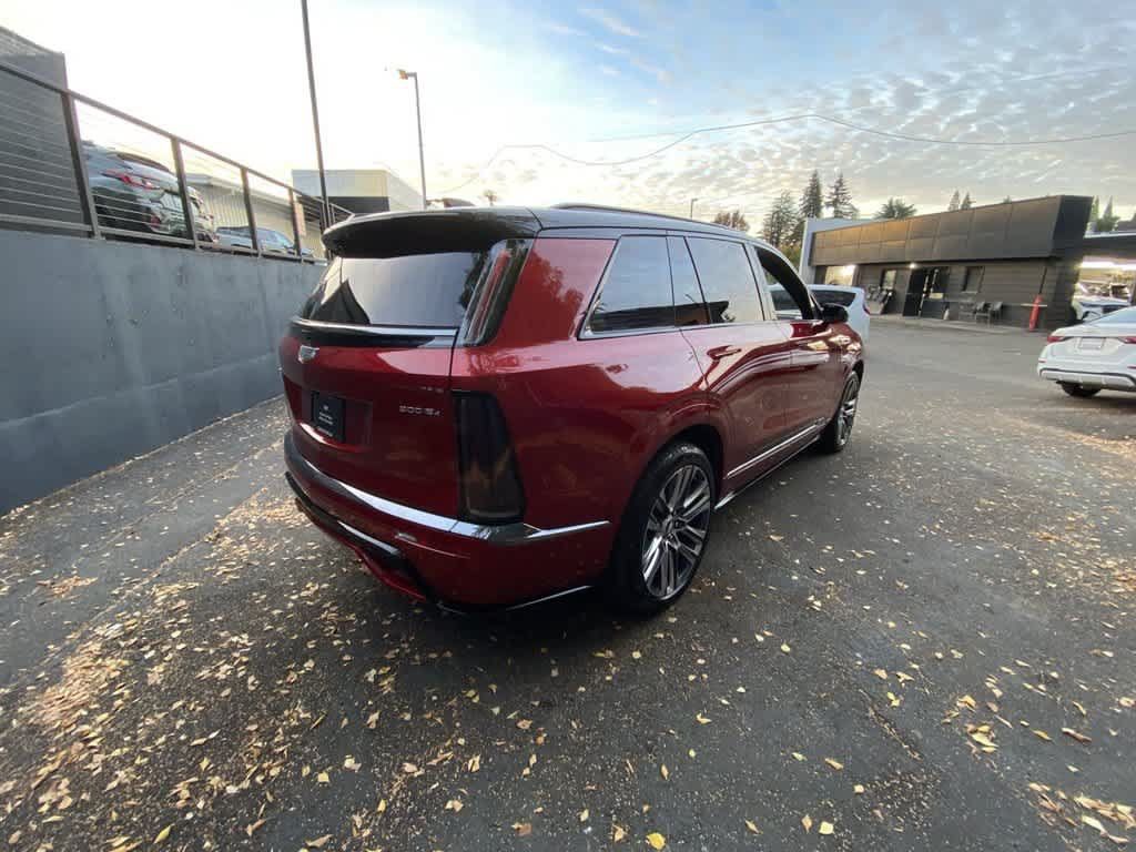 Certified 2026 Cadillac Vistiq Luxury w/ LPO, Floor Liner Package AWD/4WD image 6