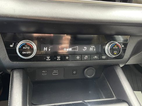 Used 2024 Mitsubishi Outlander SE image 36