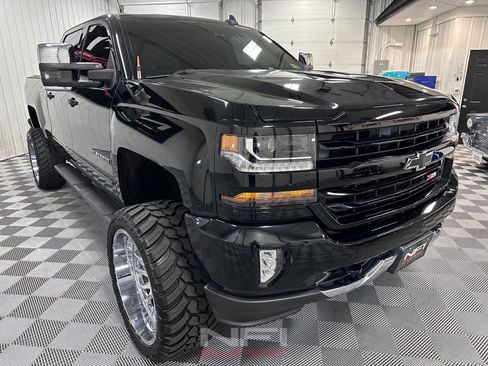 Used 2017 Chevrolet Silverado 1500 LT w/ All Star Edition AWD/4WD image 5