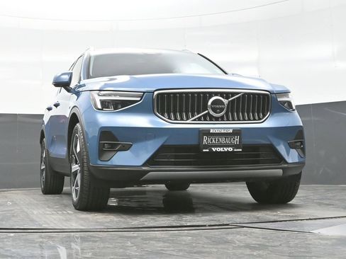 Used 2025 Volvo XC40 B5 Plus image 16