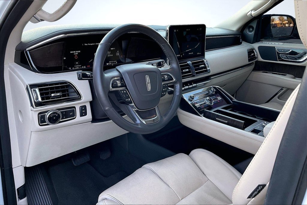 Used 2020 Lincoln Navigator Reserve AWD/4WD image 18