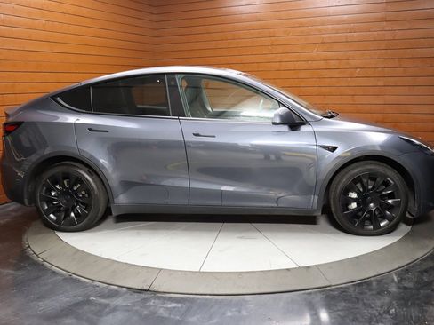 Used 2023 Tesla Model Y Long Range image 15