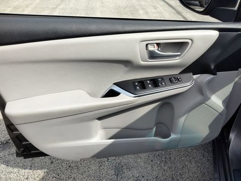 Used 2016 Toyota Camry LE image 14