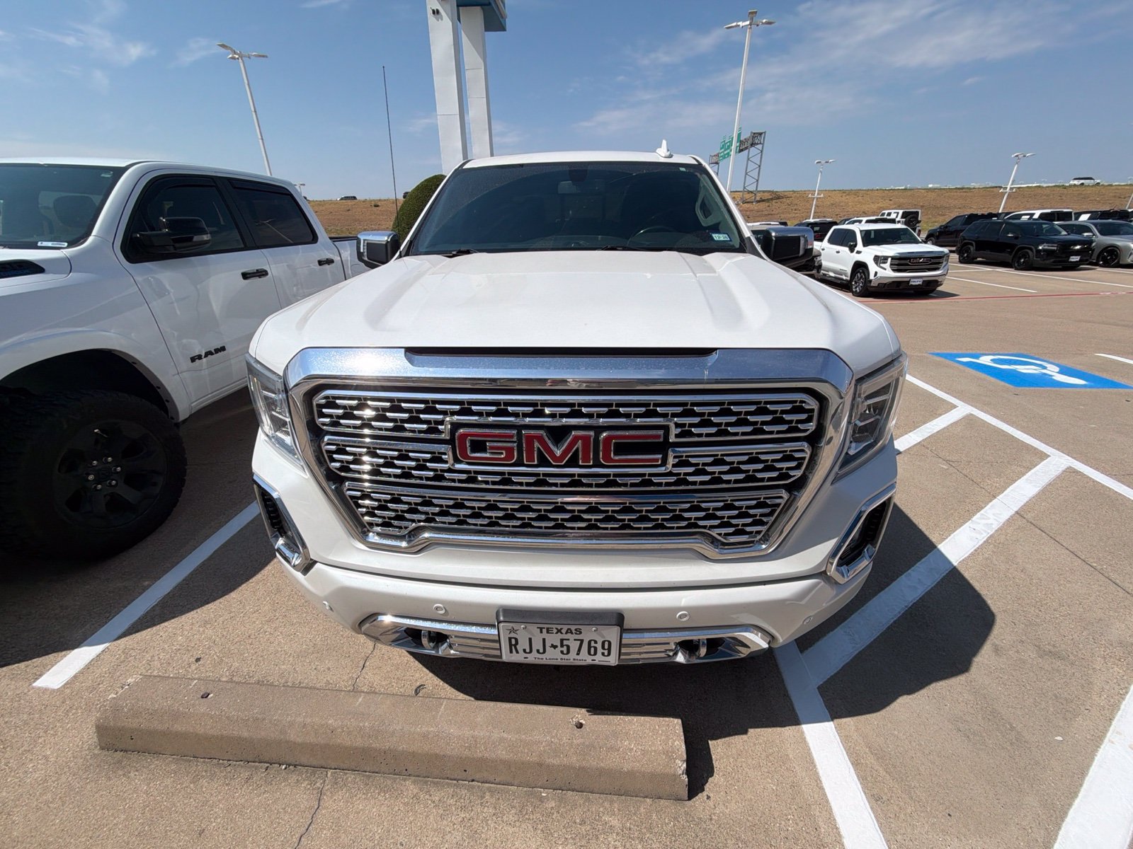 Used 2022 GMC Sierra 1500 Denali RWD image 2
