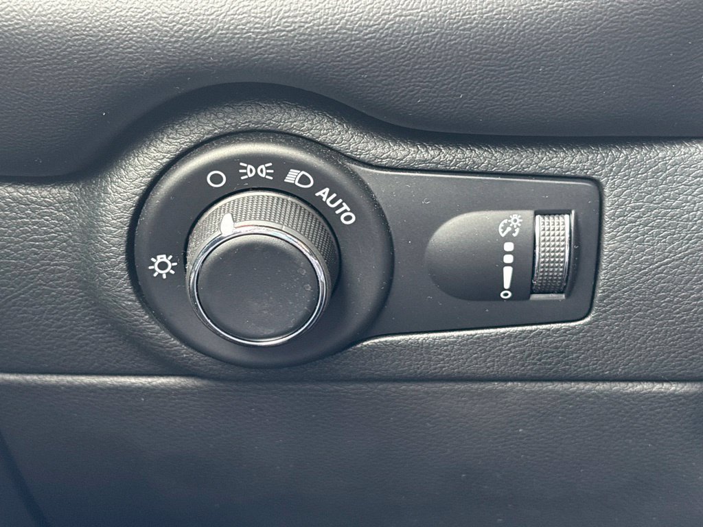 Used 2023 Dodge Durango SXT AWD/4WD image 30