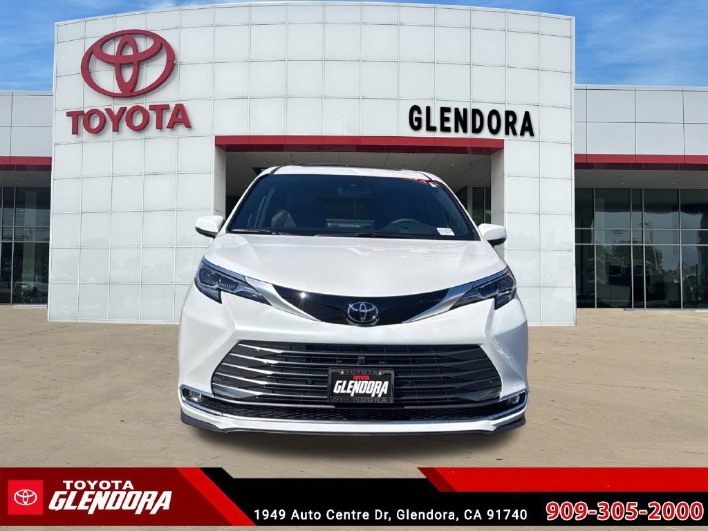 New 2026 Toyota Sienna Platinum AWD/4WD image 3