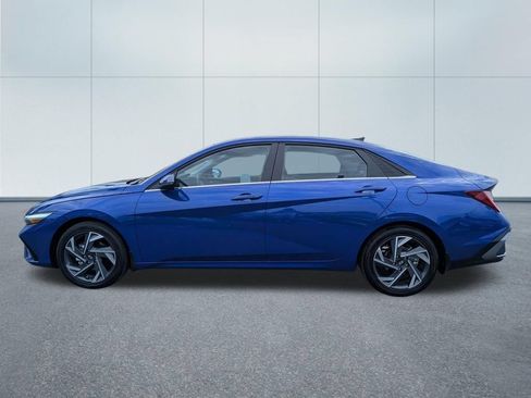 Certified 2026 Hyundai Elantra Limited FWD image 3