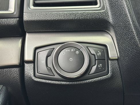 Used 2019 Ford Explorer XLT FWD image 24