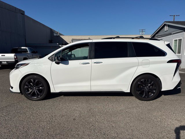 Used 2021 Toyota Sienna XSE w/ XSE Plus Package FWD image 8