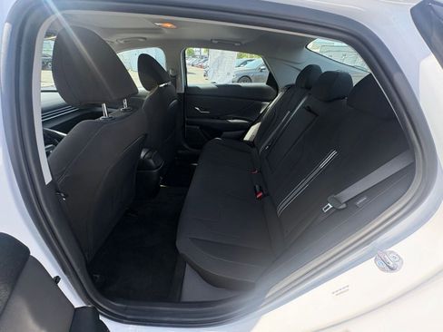 Used 2025 Hyundai Elantra SEL image 25