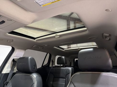 Used 2021 GMC Acadia Denali image 25