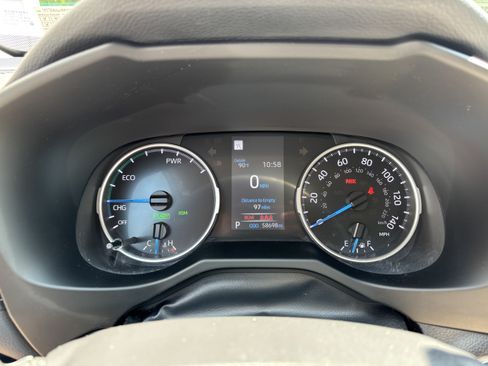 Used 2022 Toyota RAV4 XLE Premium AWD/4WD image 21