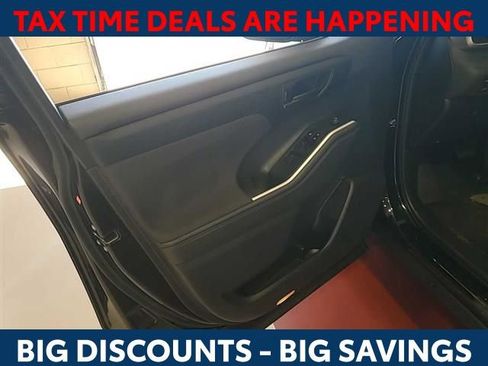 Used 2024 Toyota Highlander LE image 4