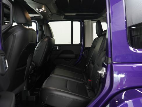 Used 2023 Jeep Wrangler Unlimited Sahara w/ Cold Weather Group image 17