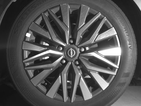 Used 2025 Nissan Altima 2.5 SV FWD image 12