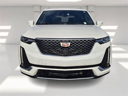 Certified 2025 Cadillac XT6 Premium Luxury image 8