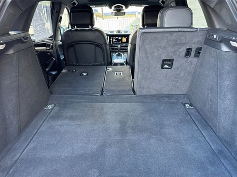 Used 2020 Porsche Macan image 18