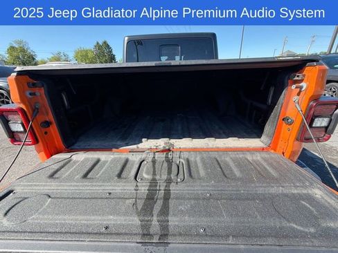 Used 2025 Jeep Gladiator Sport AWD/4WD image 10