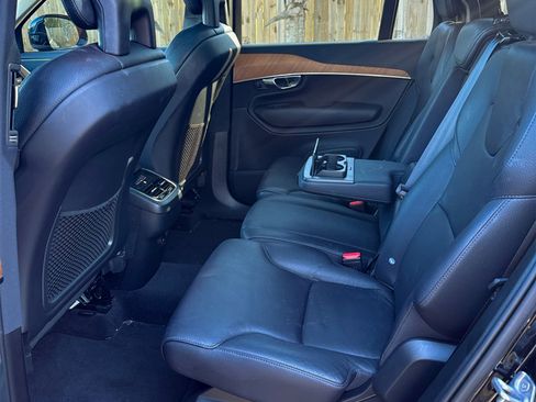 Used 2022 Volvo XC90 T6 Momentum image 36