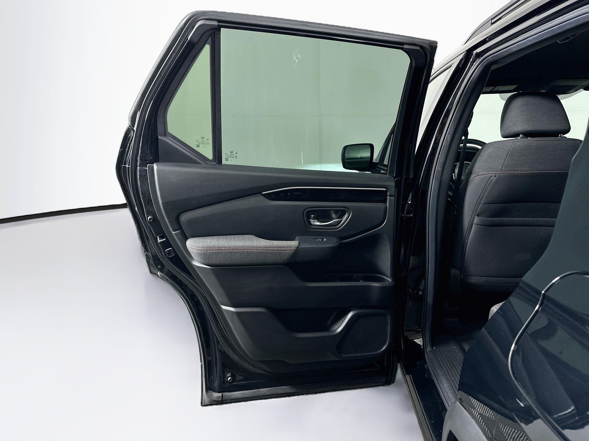 Used 2025 Honda Pilot Sport image 25
