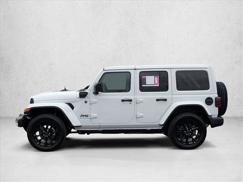 Used 2025 Jeep Wrangler Unlimited Sahara w/ Safety Group AWD/4WD image 9