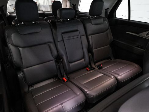 Used 2025 Ford Explorer Active w/ Active Comfort Package AWD/4WD image 23