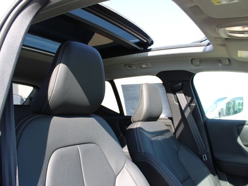 New 2025 Volvo XC40 B5 Plus w/ Protection Package Premier image 37