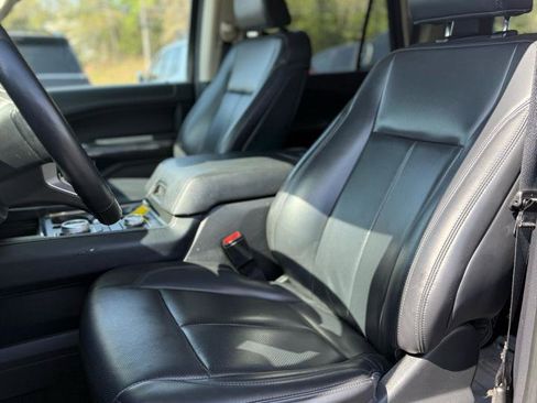 Used 2023 Ford Expedition XLT AWD/4WD image 8