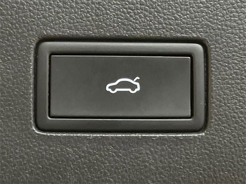 Used 2022 Volkswagen Atlas Cross Sport SE image 6