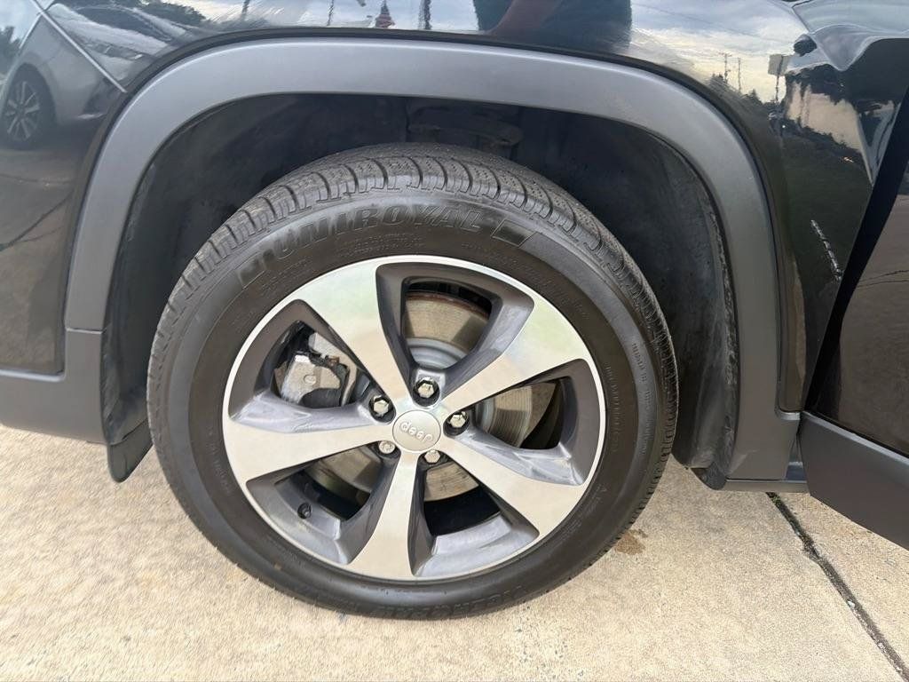 Used 2019 Jeep Cherokee Limited FWD image 32
