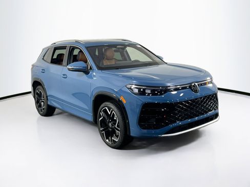 Used 2026 Volkswagen Tiguan SEL R-Line image 3