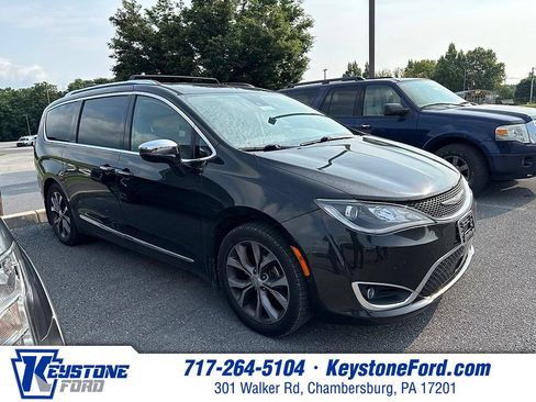 Used 2017 Chrysler Pacifica Limited FWD image 1